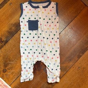 Kyte Baby Sleeveless Romper 12-18m in spring polka dot.